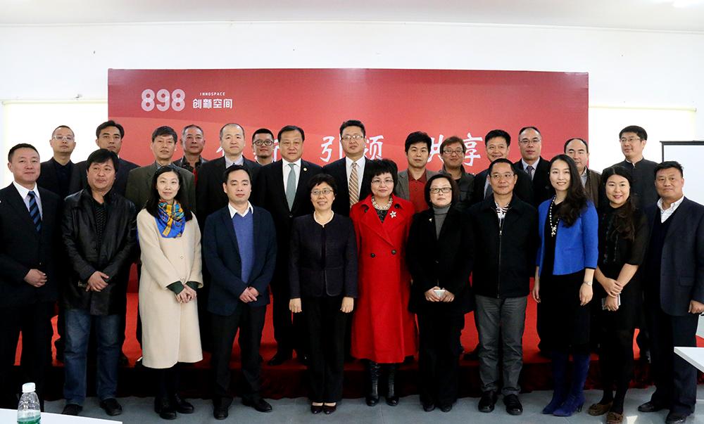 构建人类命运共同体，共创共享共赢的未来